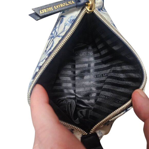 Victoria's Secret Blue and White Floral Vinyl Cosmetic Bag Black Lining - NWOT!! - Picture 4 of 5